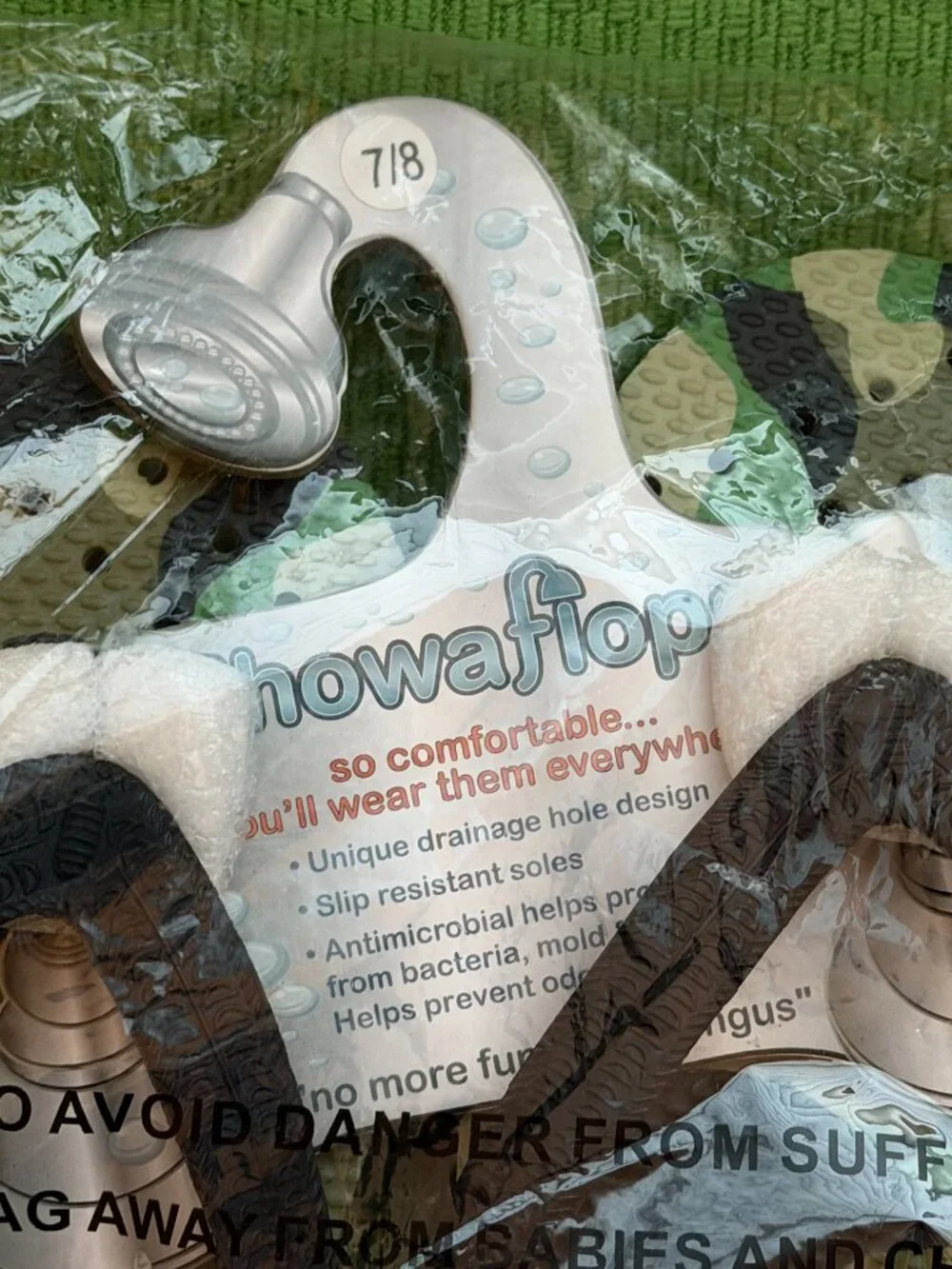 NWT Mens Water Flip Flops Size 7-8 - Green Camouflage with Black Strap